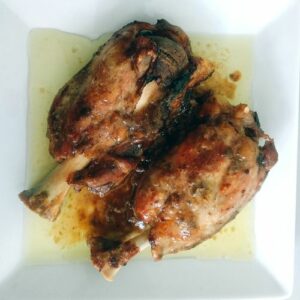 Codillo de cerdo asado en su jugo