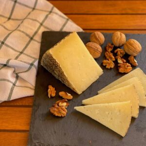 Queso Ojos del Guadiana semicurado